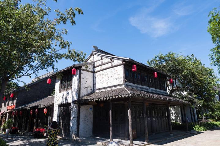 普京求连任,北约9万大军对抗俄军!俄媒:核武反击北约